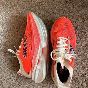 Brooks Hyperion Max Shoes - Coral and White